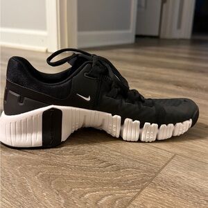Women’s Nike Free Metcon Training Shoes (size 8.5) NEW